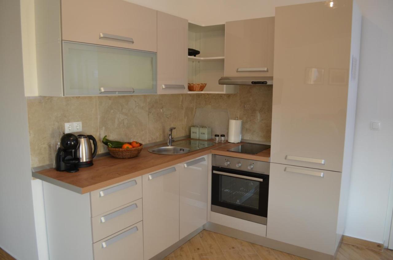 Apartmani V&V - New Apartments Murter Eksteriør billede