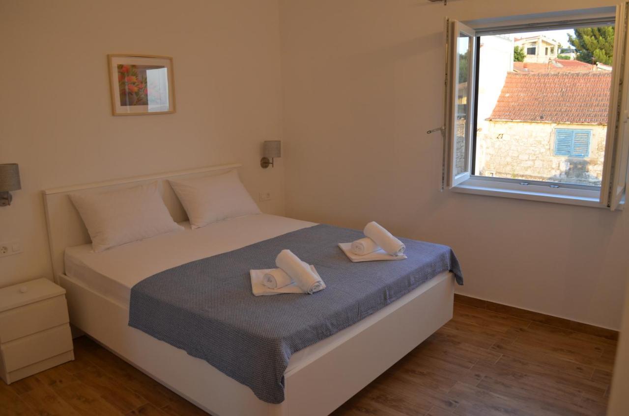 Apartmani V&V - New Apartments Murter Eksteriør billede