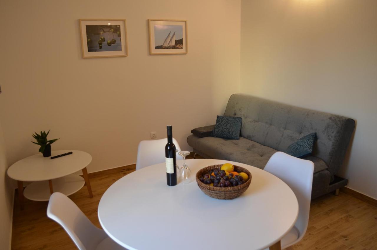 Apartmani V&V - New Apartments Murter Eksteriør billede